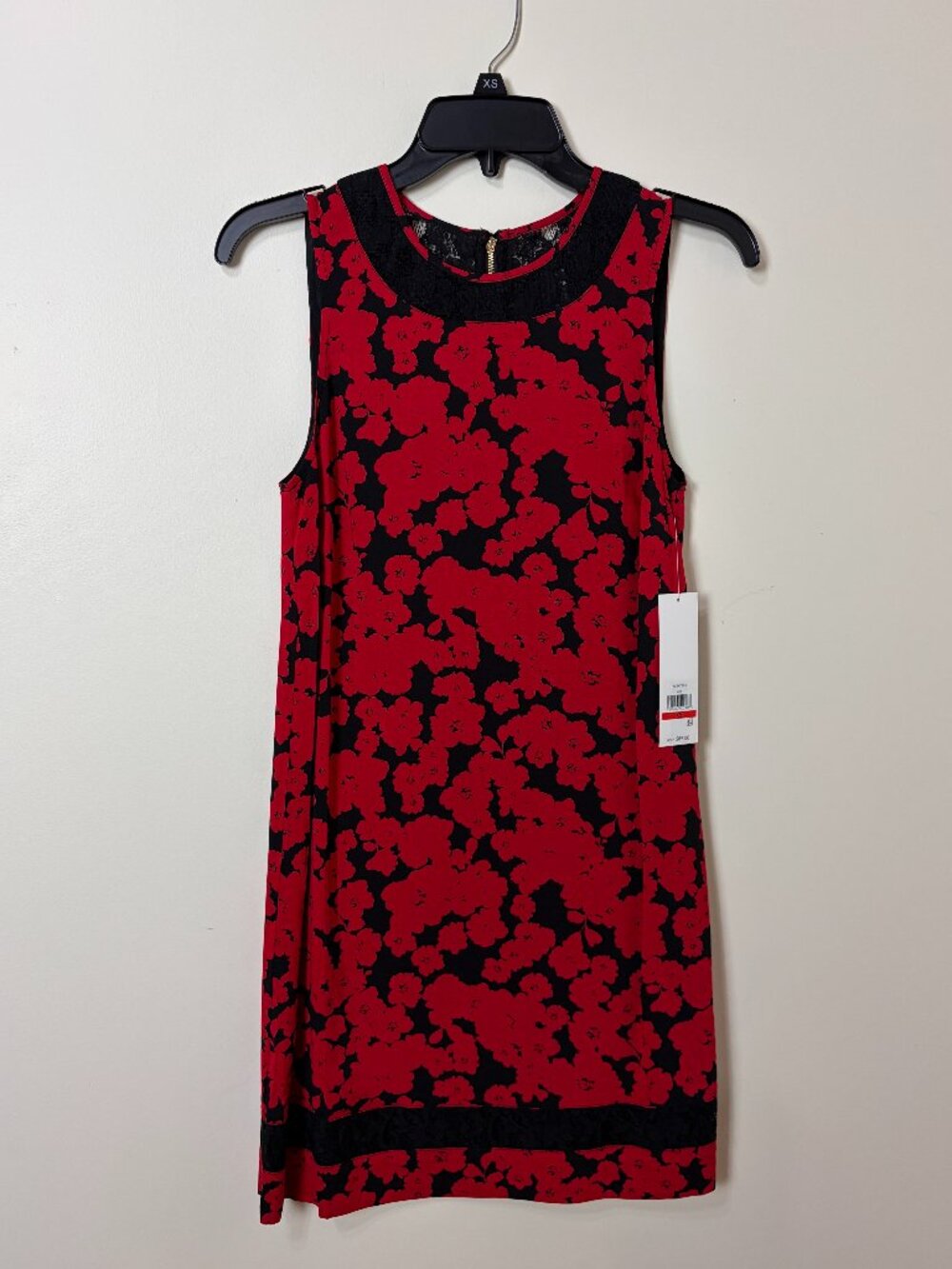 Kensie Size XS Black and Red Floral Dress with Lace Detail